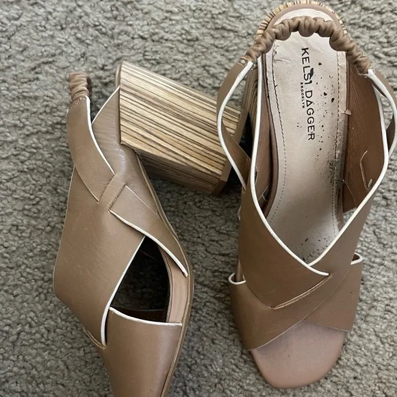 Heels with criss cross toe strap and striped thick heel - Picture 6 of 7